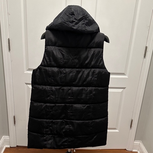 Black Hooded Puffer Vest - Picture 2 of 6
